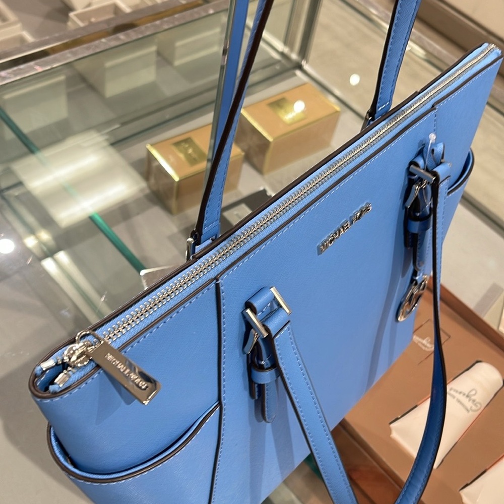 MICHAEL KORS
Jet Set Large Crossgrain Leather Top-Zip Charlotte Tote Bag
NWT - Picture 12 of 16